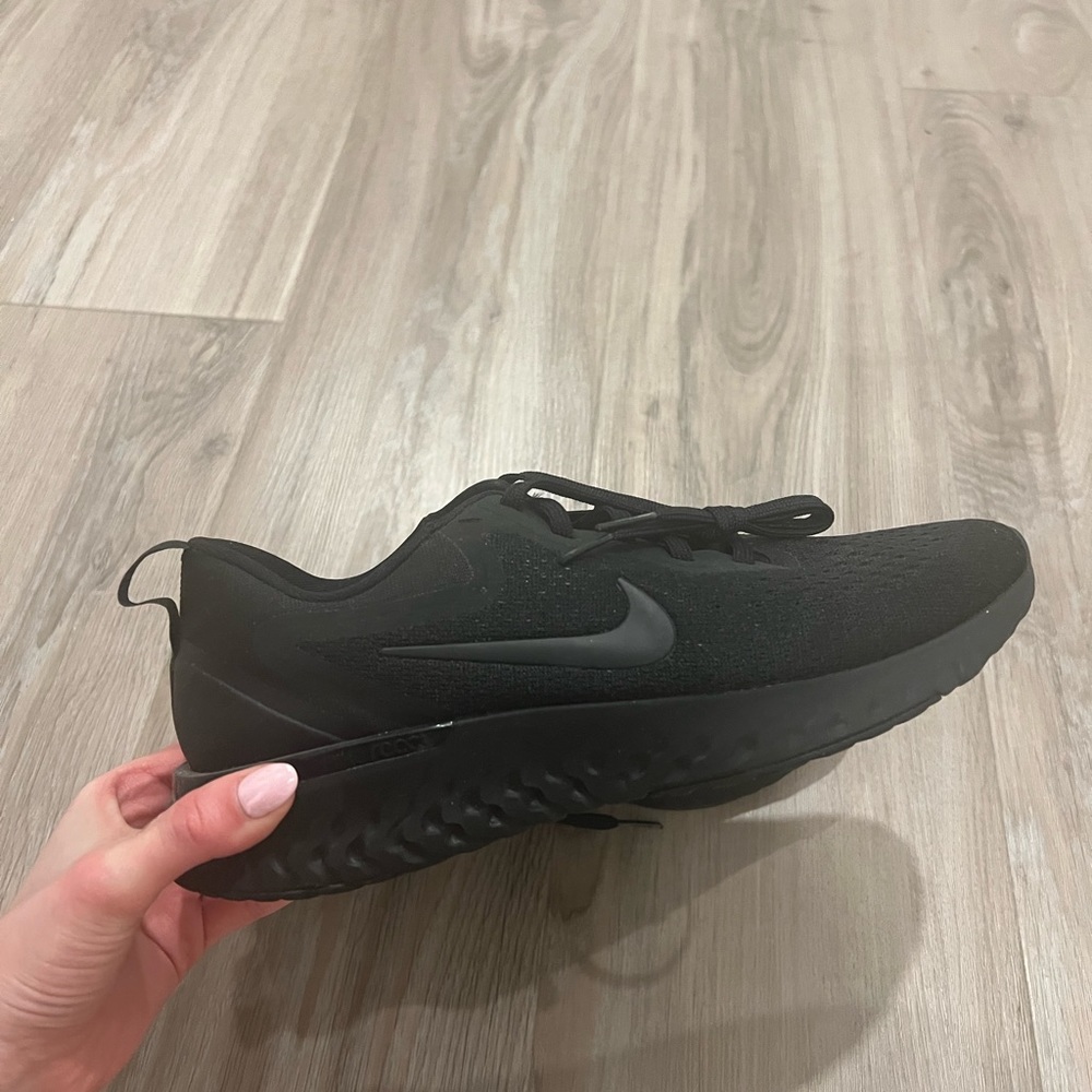 Nike running shoes womens size 8 new